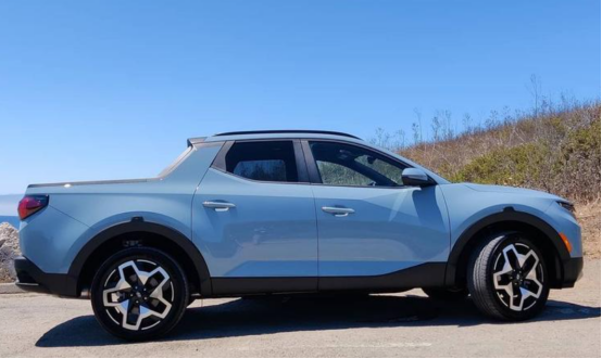 天蓝色车身涂装 运动型皮卡 全新 现代santa cruz 实车