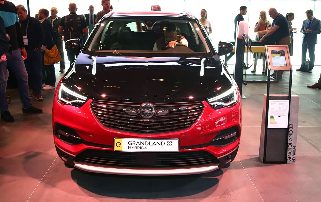 欧宝全新grandland x插混版实拍