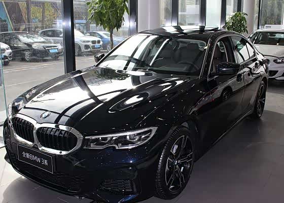 2021款宝马3系实车到店黑色车身很大气20t动力足