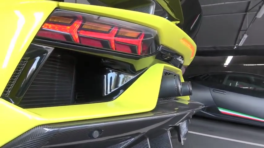 炫酷时尚的兰博基尼,鱼骨式尾灯展示