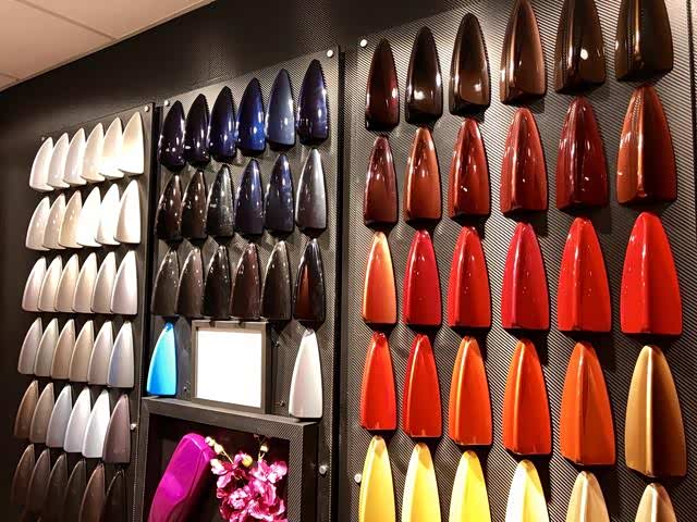 ▲劳斯莱斯一年只卖三四千辆车，车漆倒有4万多种颜色可选