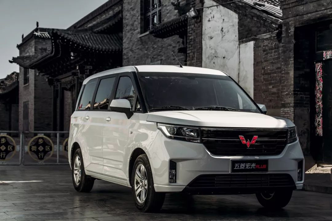 神车品牌5万级国民mpv——五菱宏光plus