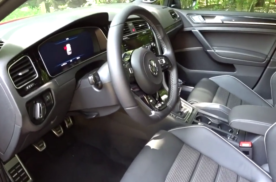 大众高尔夫r的内饰做工漂亮,质量好,很上档次