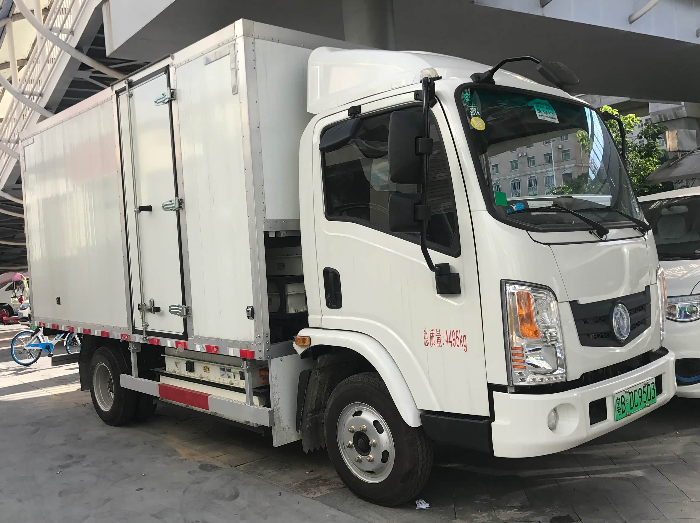 深圳帅客货运车中型面包车上汽大通v80瑞驰ec35华晨鑫源