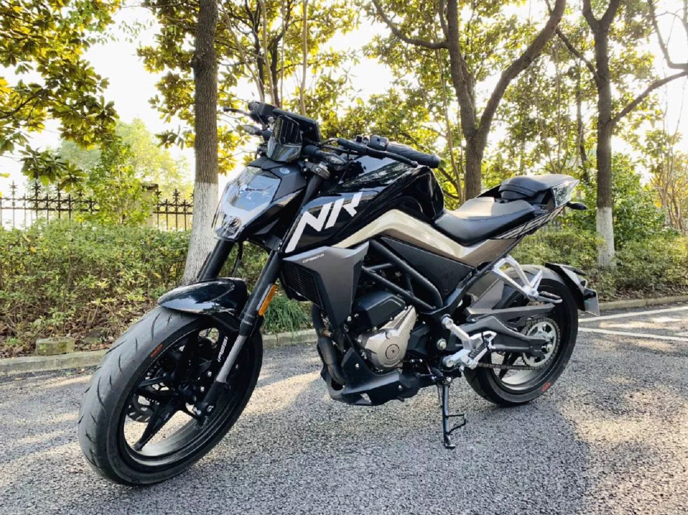 春风250sr和250nk除了定位不同还有哪些差别