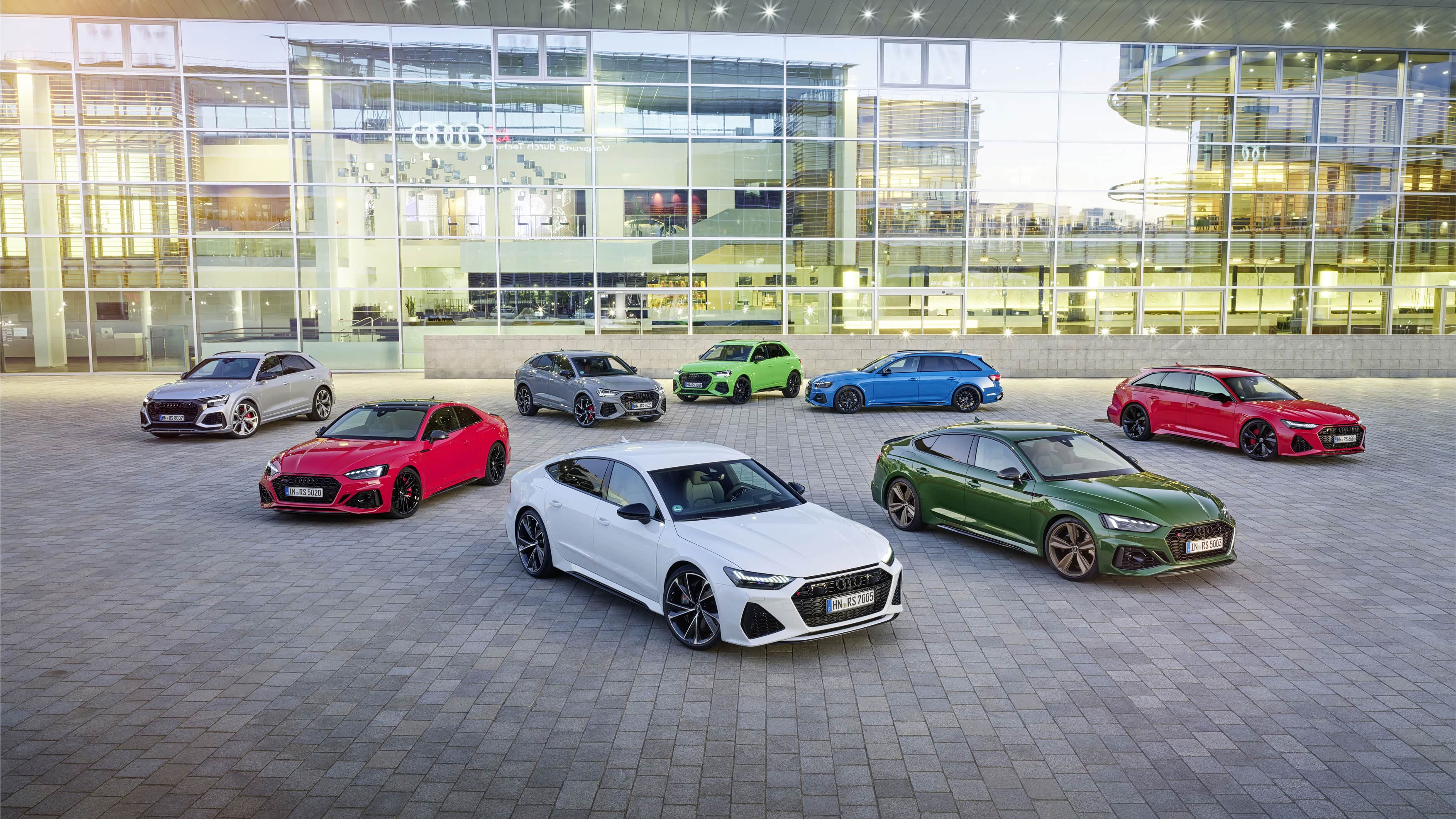 作为奥迪suv家族的最速车型, rs q8需要结合顶级性能和非凡设计,并