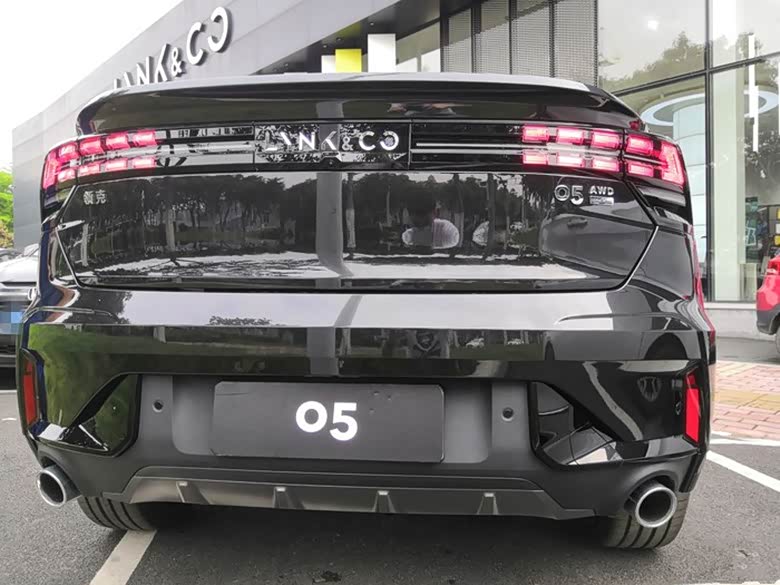 领克05限量版到店,"黑武士"外观,254马力 8at 四驱,6.7s破百