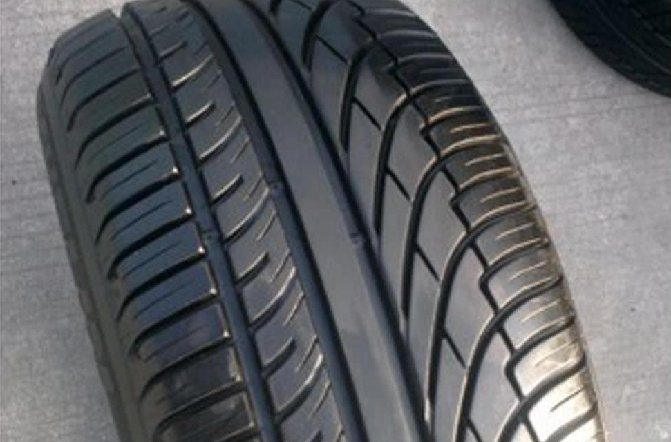 新老车主轮胎必备常识4:胎冠花纹对轮胎性能的影响