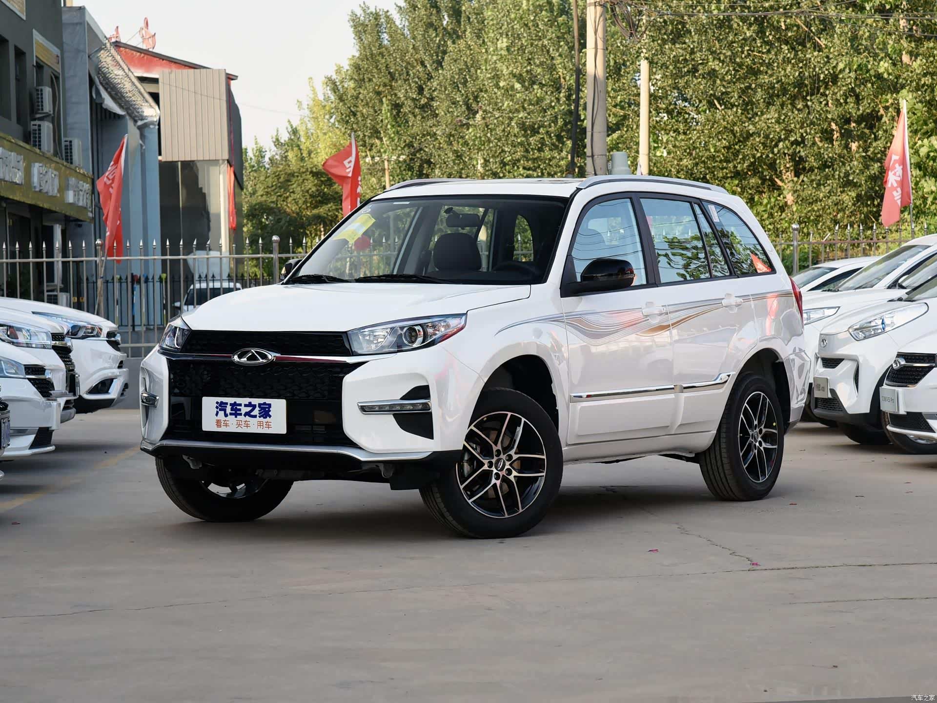 这款 奇瑞瑞虎3的颜值做的还是比较的霸气的,虽然它的整个车身轮廓看