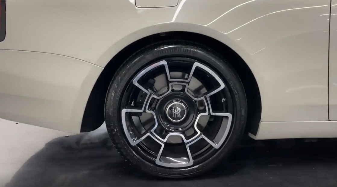 2020款 劳斯莱斯 wraith black badge 轮胎展示