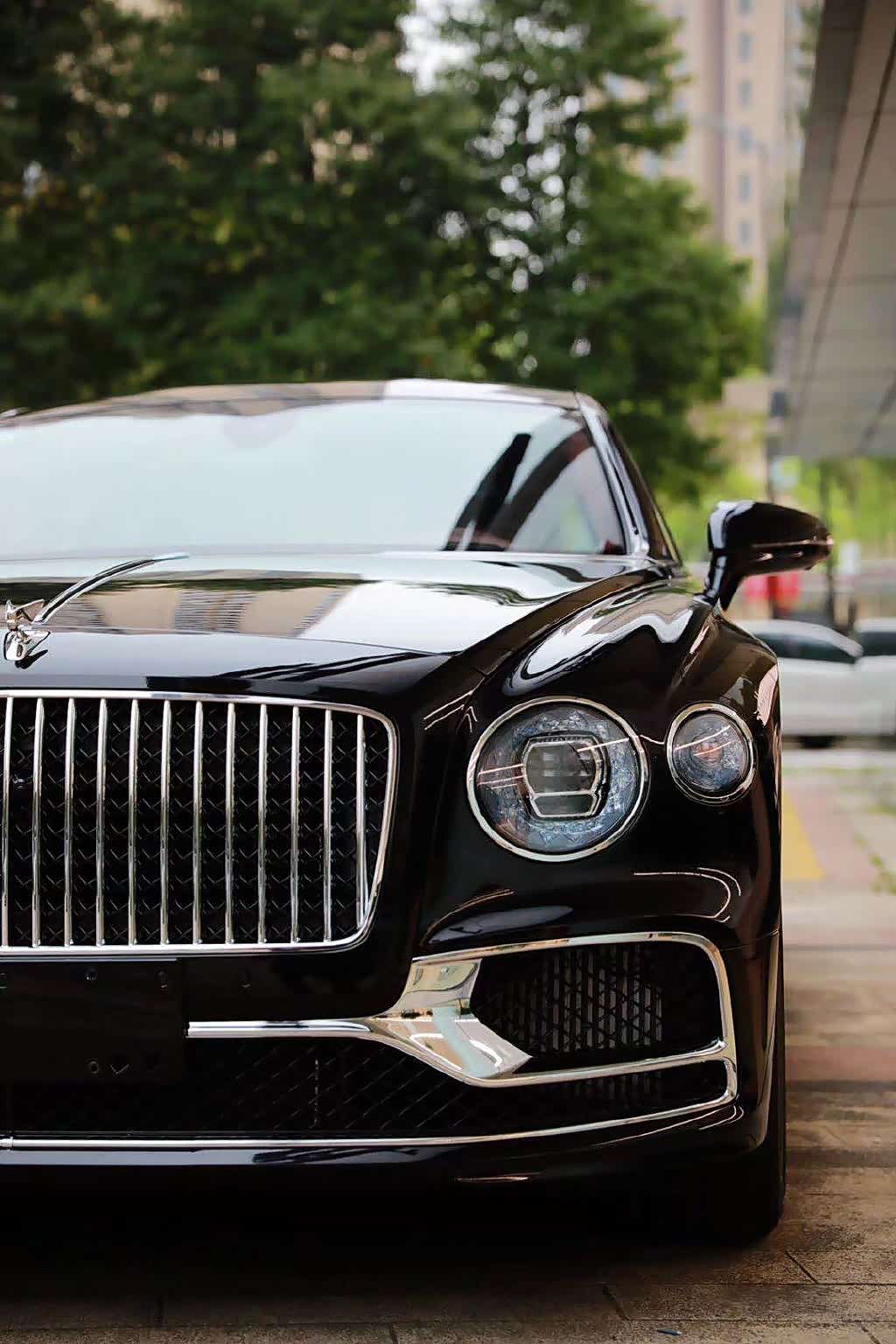 运动感很强 全新宾利飞驰w12实车!