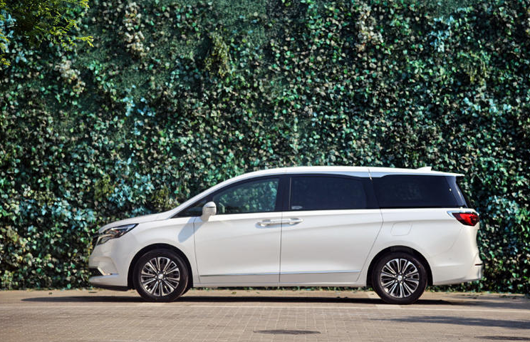 2020款别克gl8 es要来了!内饰大变,配双联屏 2.0t可变缸发动机