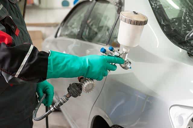 ▲手工喷漆，质量如何看手工