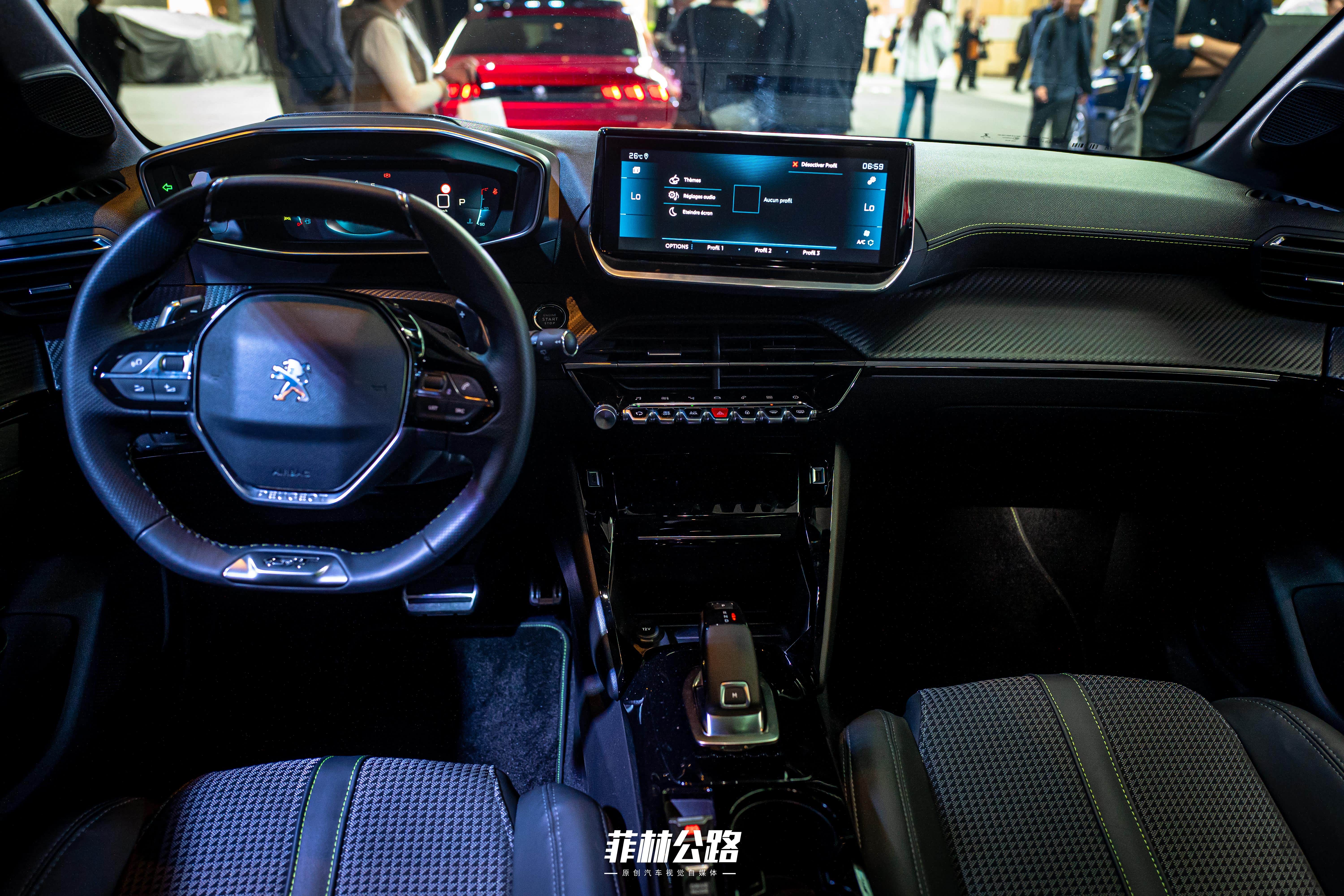 抢先实拍#【动感与精致并存!东京车展实拍标致208】