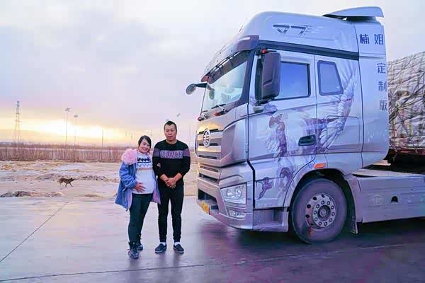 为爱握紧方向盘东北虎妞楠姐不一样的运输路