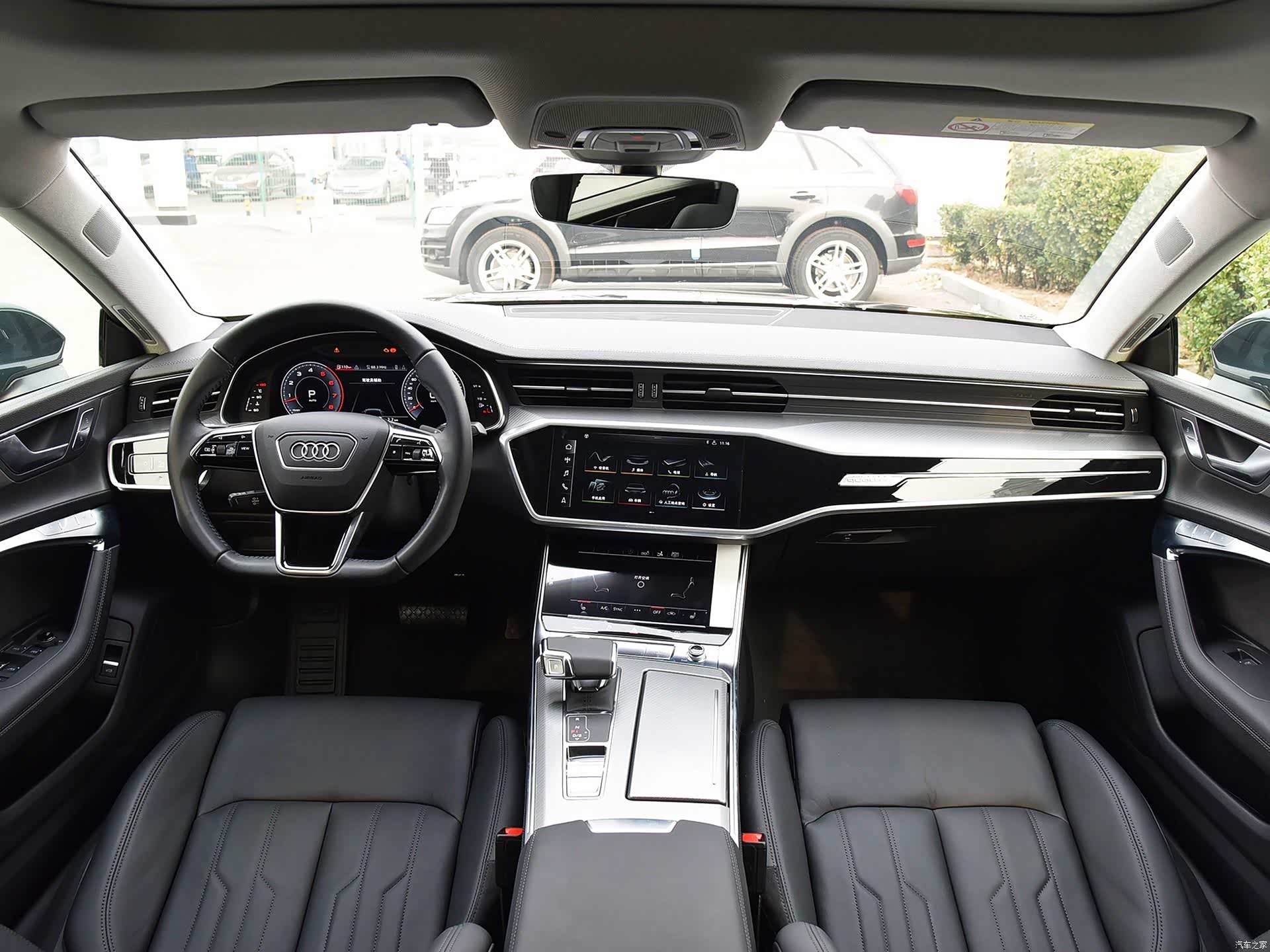 多条紧致腰线与凸出的曲面相映成趣,并有效降低了奥迪a7 sportback的