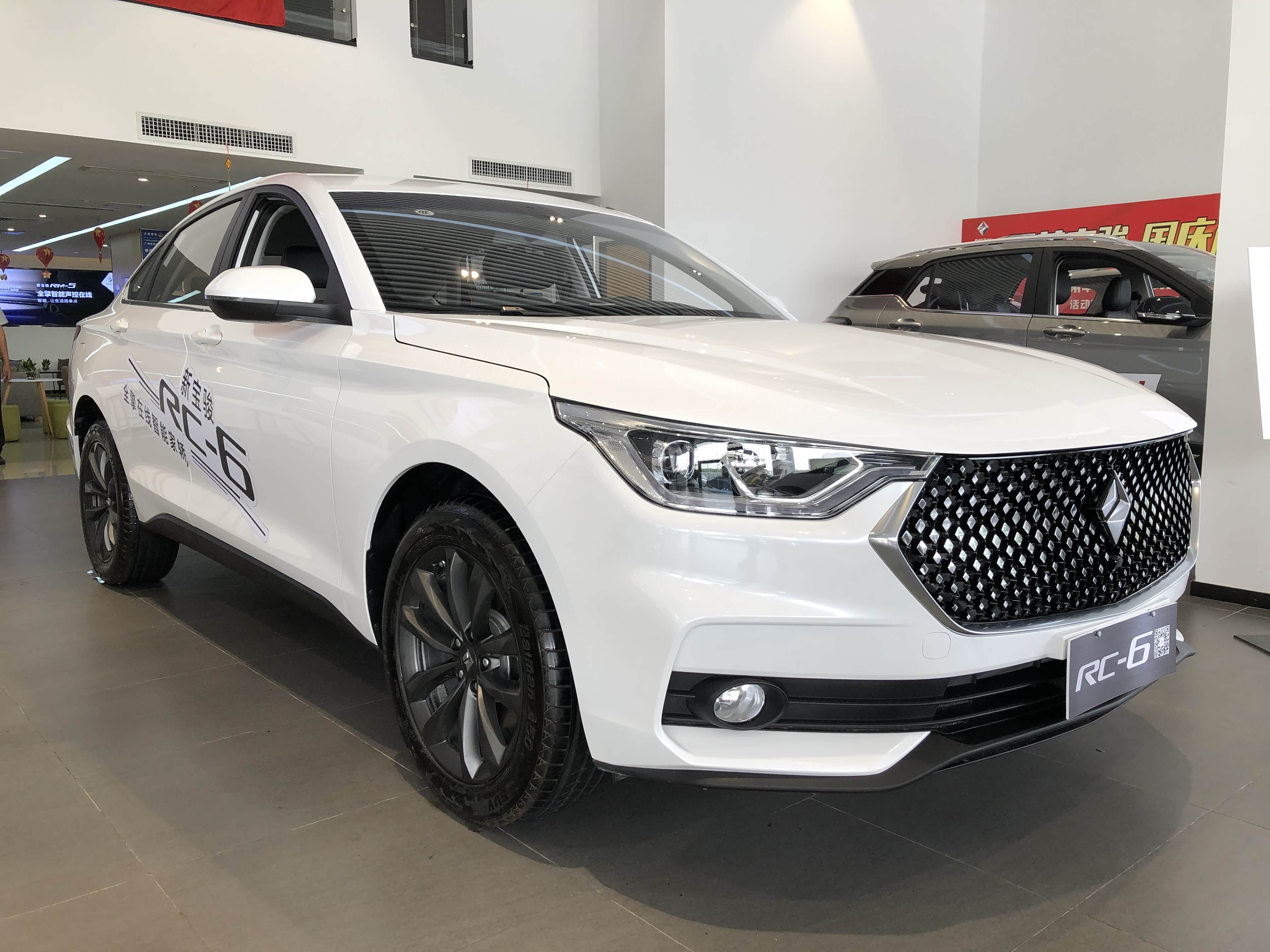 佛山到店实拍2019款宝骏rc6,指导价:8.48-12.38万元