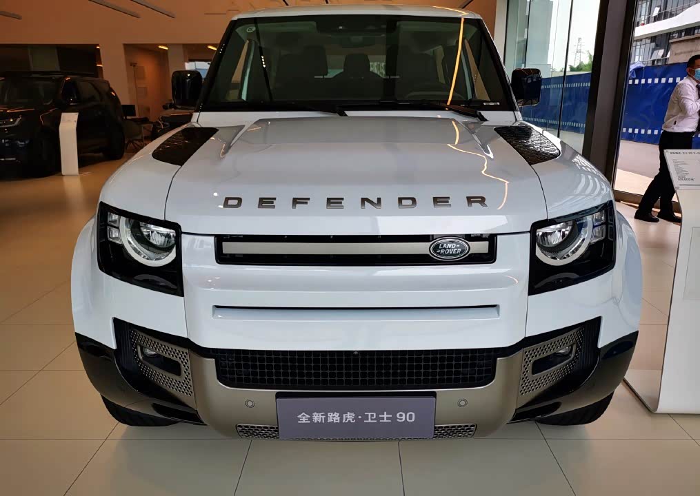 硬朗的造型 强大的越野气场 全新路虎卫士90实车