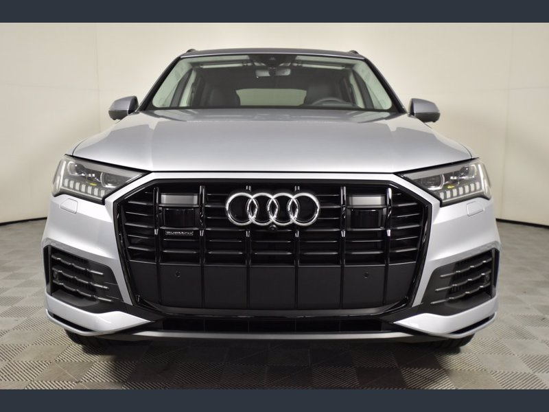 新款奥迪q7,运动大气的风格,银色涂装很帅气