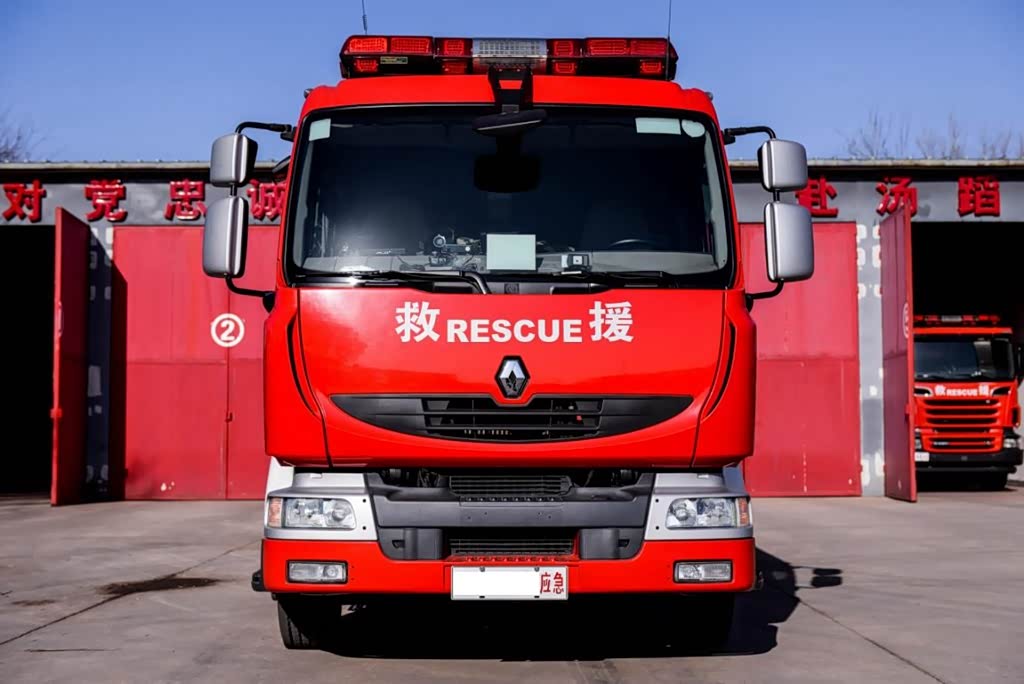 法兰西的"烈火"烂漫——雷诺米德伦midlum消防车