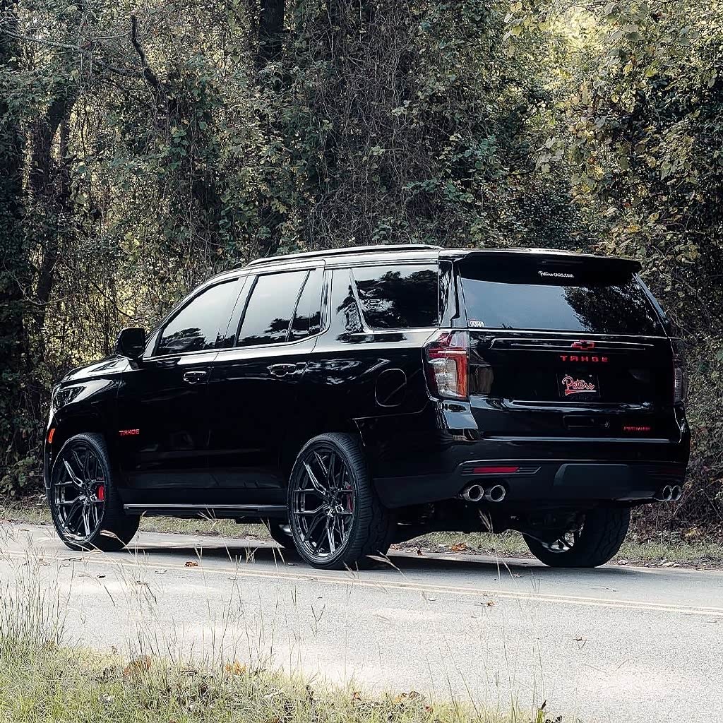 硬朗敦实的造型雪佛兰tahoe实车