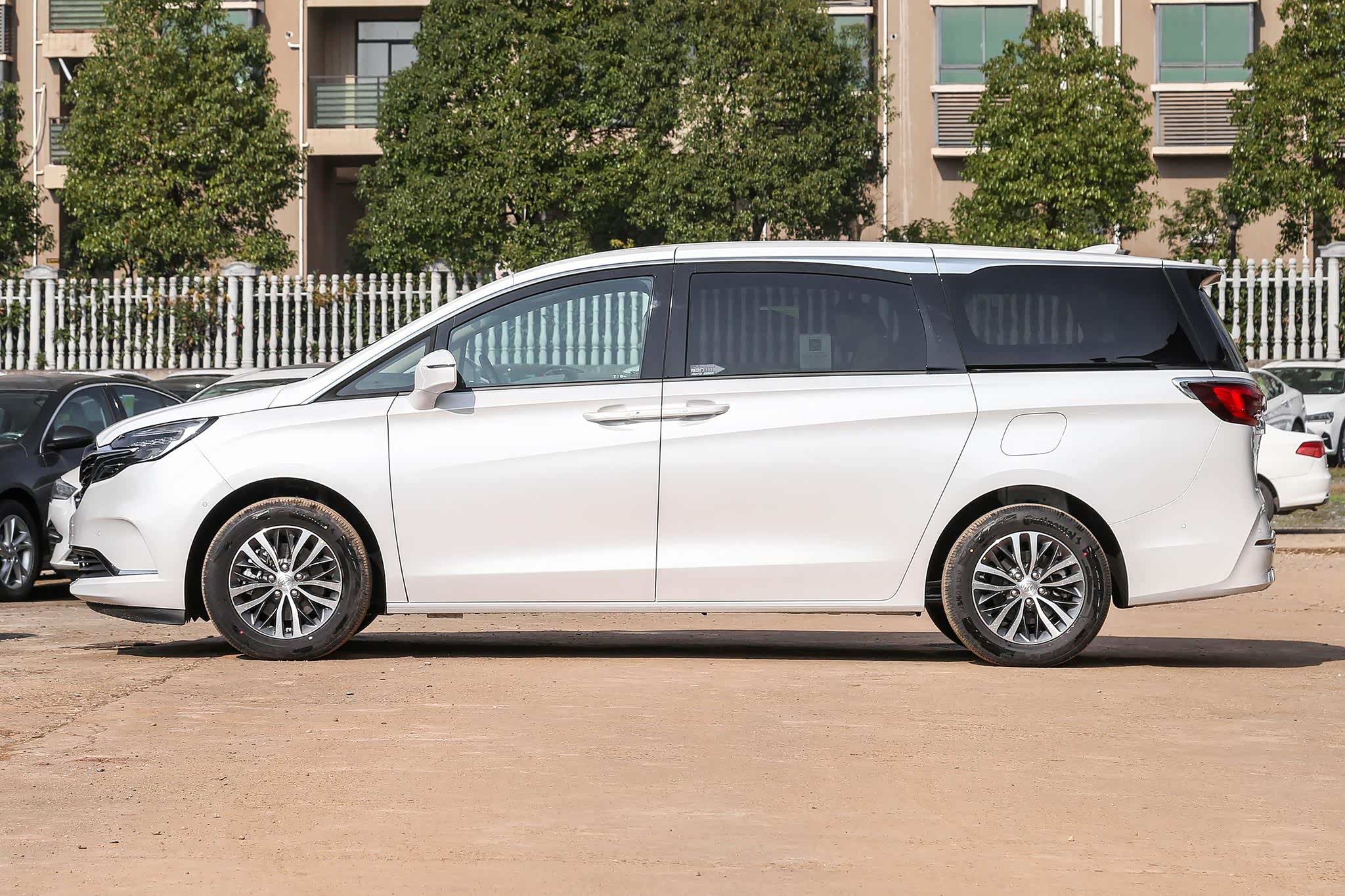 试驾别克gl8 es陆尊版:2.0t 9at依旧是市场的标杆