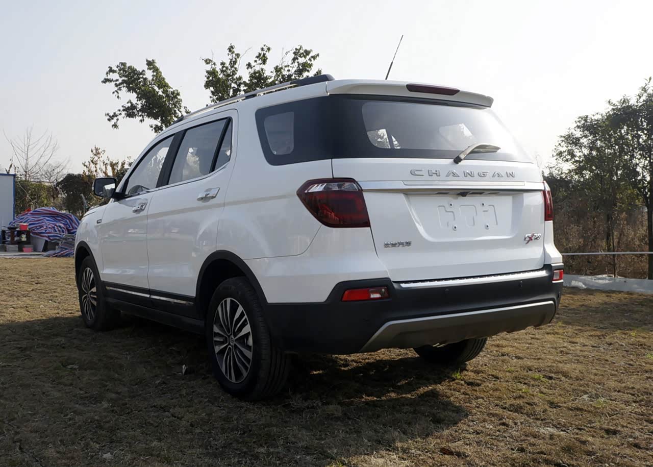 7座suv车型长安欧尚cx70t,内饰丰富,动力表现出色