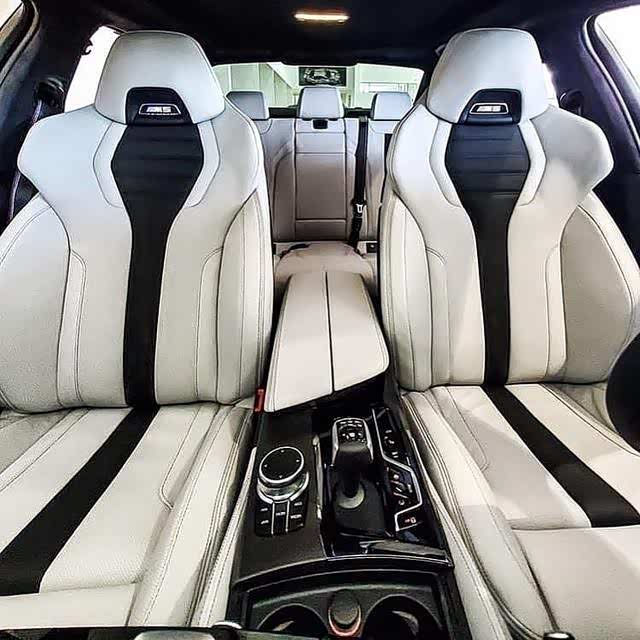 宝马m5,外观时尚内饰很豪华