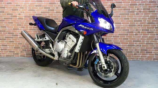 雅马哈fz1000声浪展示,听听1000cc四缸发动机的声浪吧