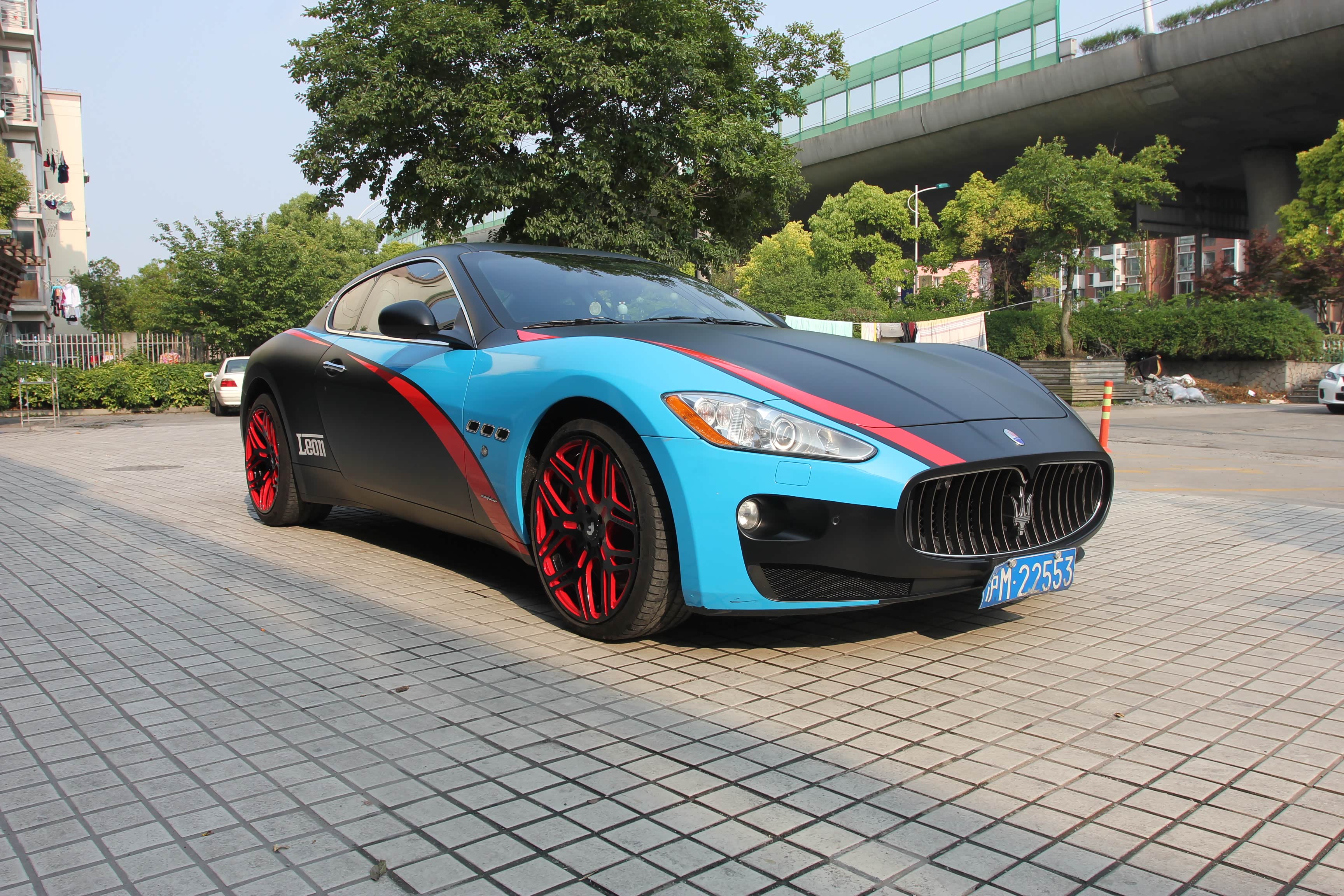 上海汽车车漆改色贴膜哪里好全车车身改色膜需要多少钱呢