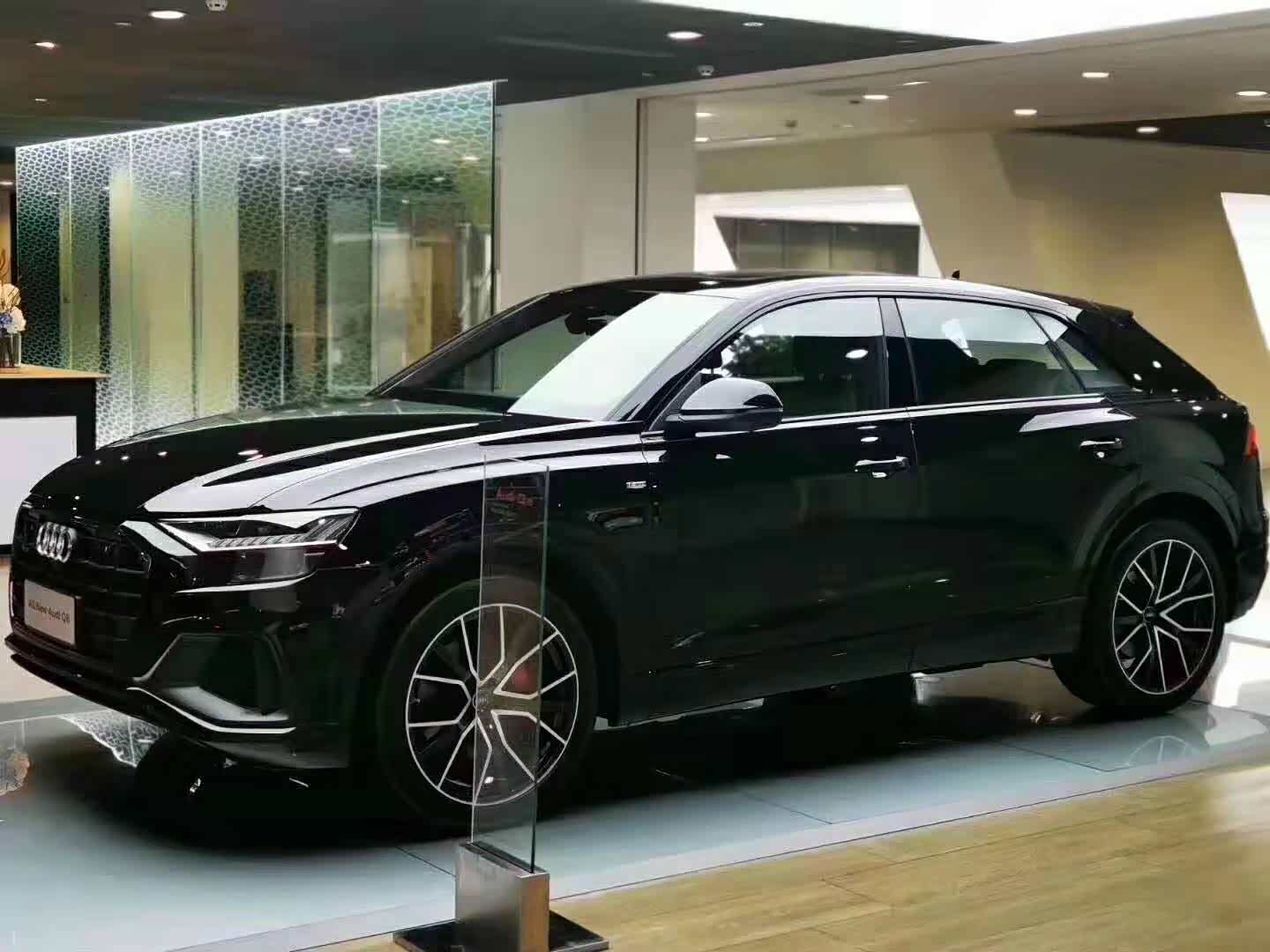 奥迪q8黑骑士版实车到店,售价110万