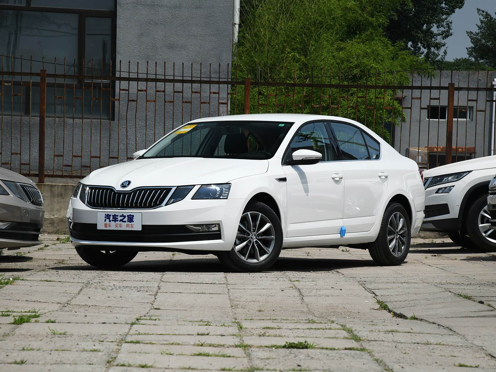 斯柯达明锐郑州地区优惠达3.6万元 续保低至3.6折