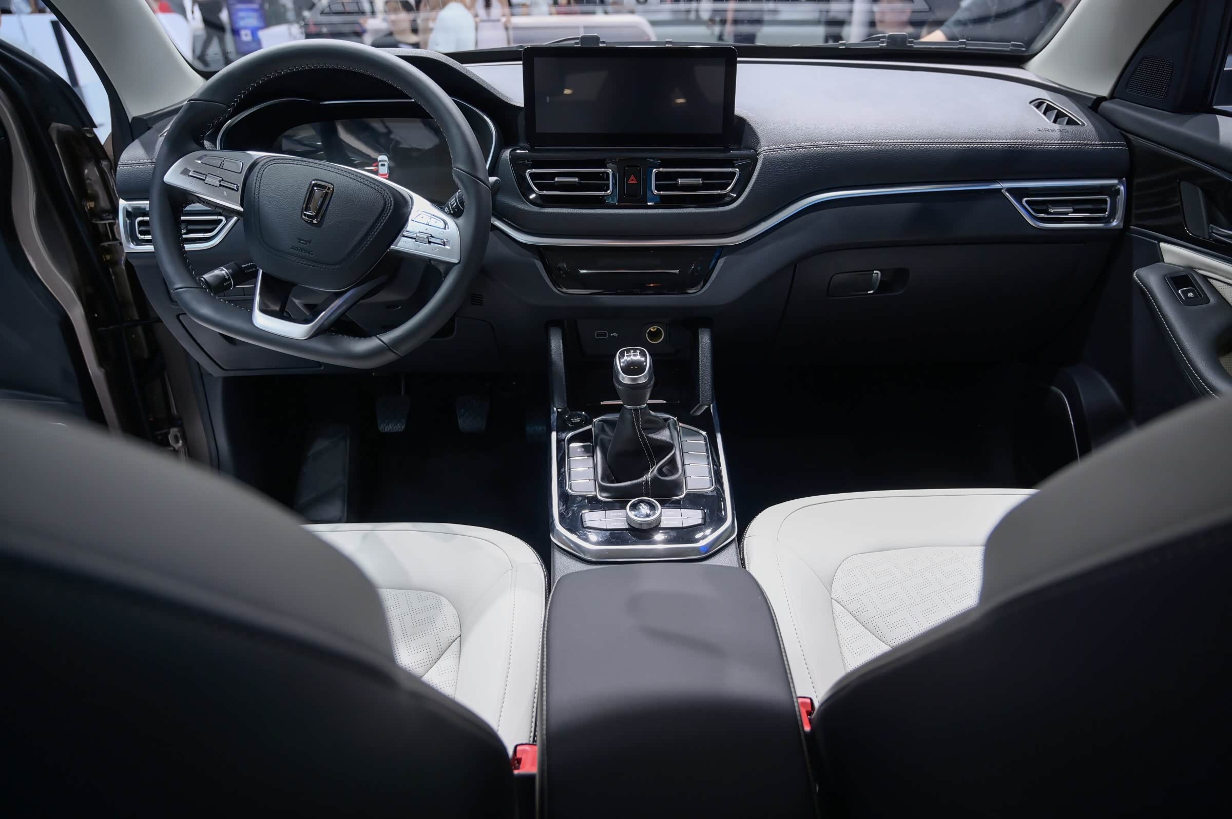 国产小型suv奔腾t33,下月正式上市!