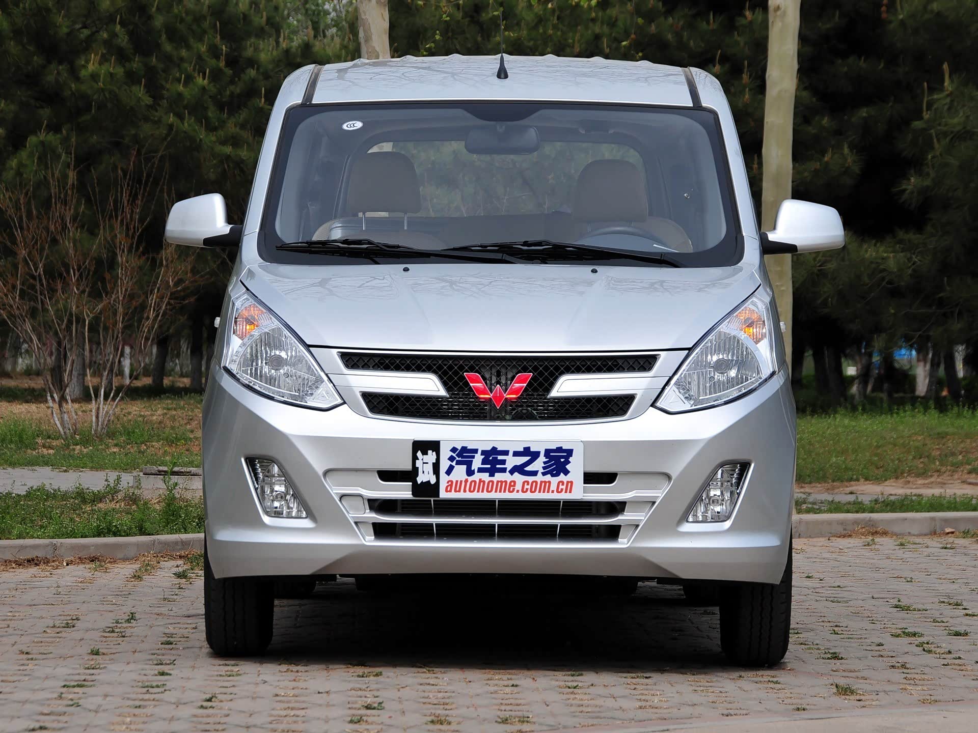 五菱面包车哪一款空间面积最大,最适合拉货?一起来分析下吧!