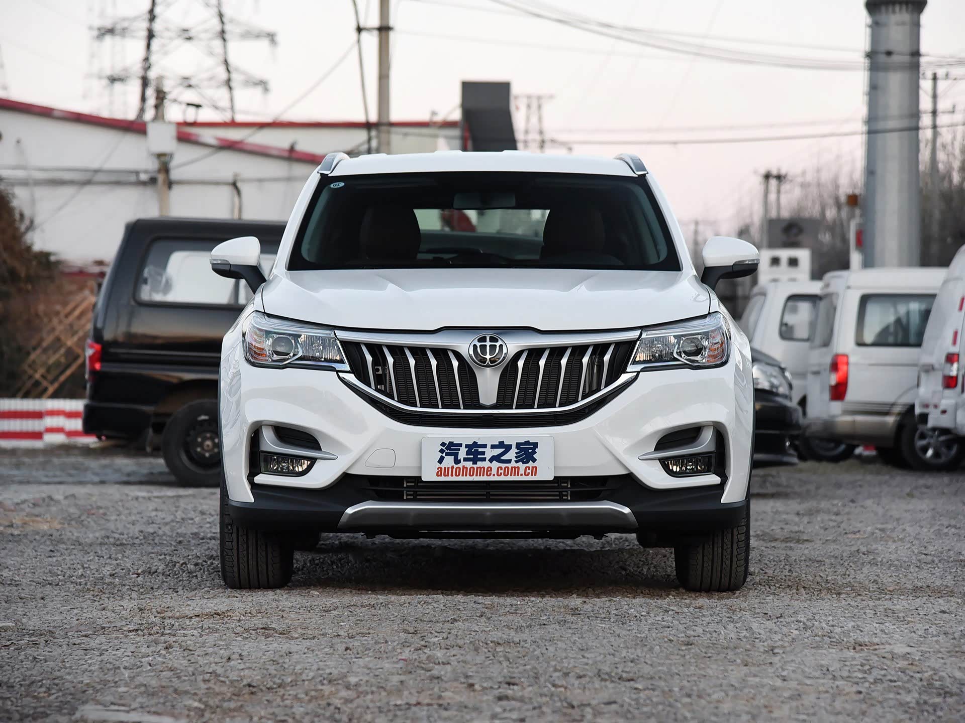 华晨宝马大家都非常熟悉,作为和宝马合作的华晨这些年也是推出了自己