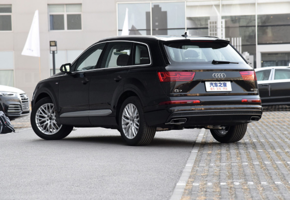 奥迪q7 2019款 55 tfsi s line运动型