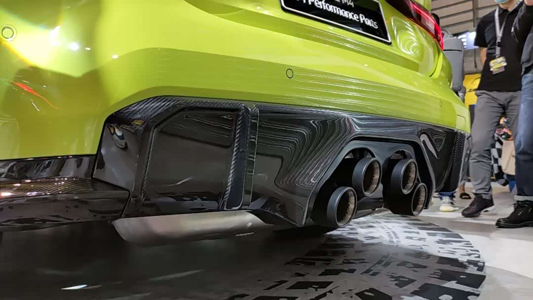 中置四出排气国内实拍全新宝马m3m4mp高性能套件上身