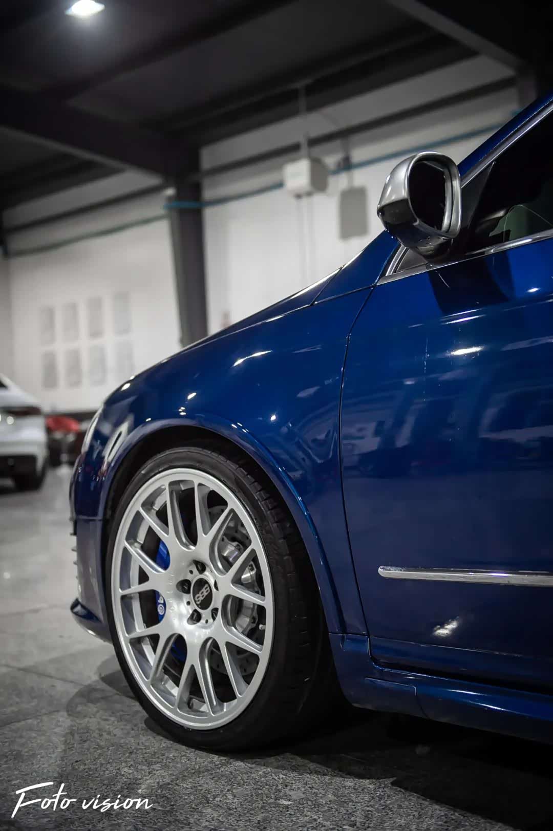 r36目前还没有走过弯路,刚拿到手便重新做了车漆,整车整备了一番.