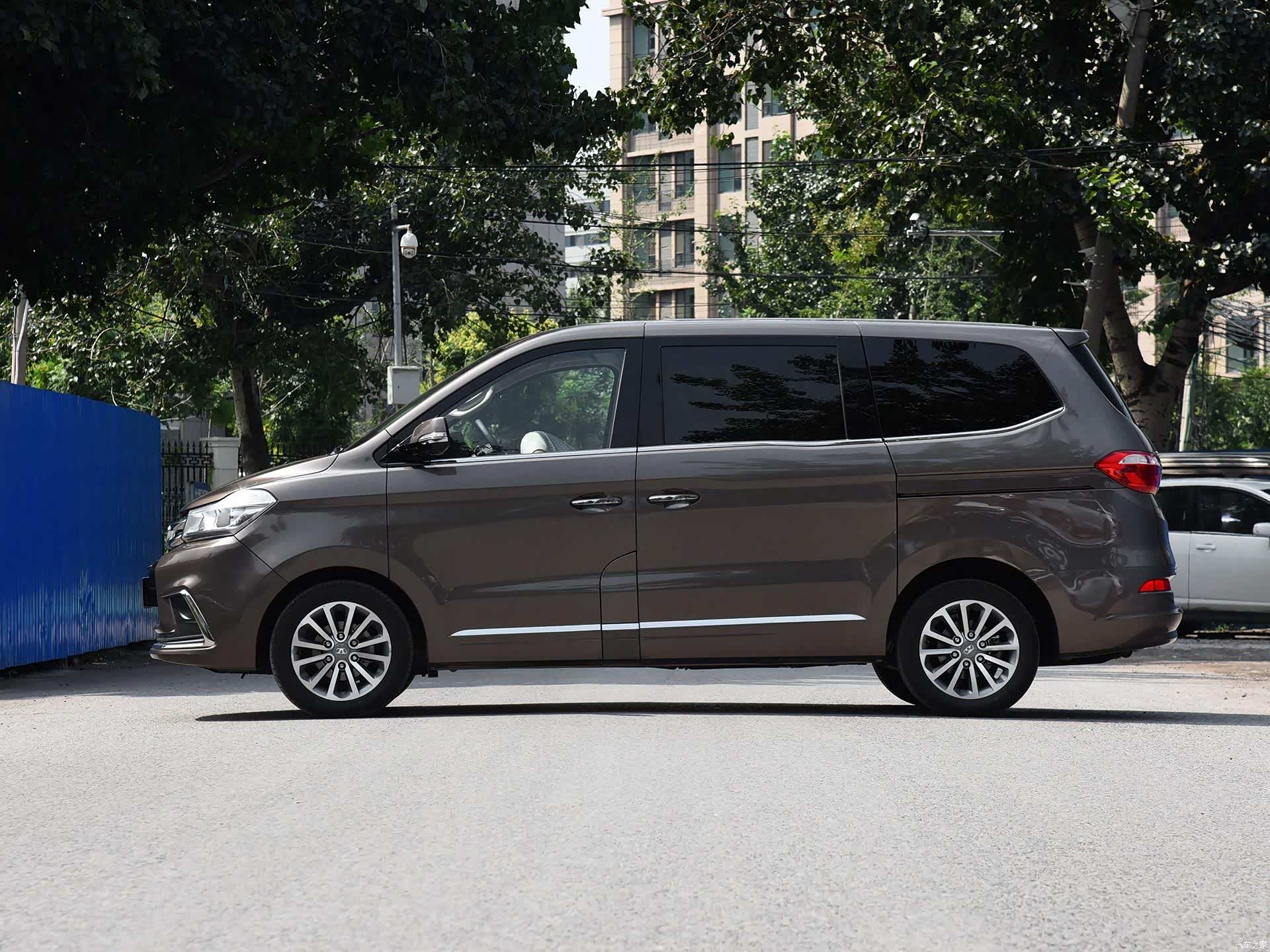 研发三年半,,华颂7曾叫板埃尔法,现在销售量上不去