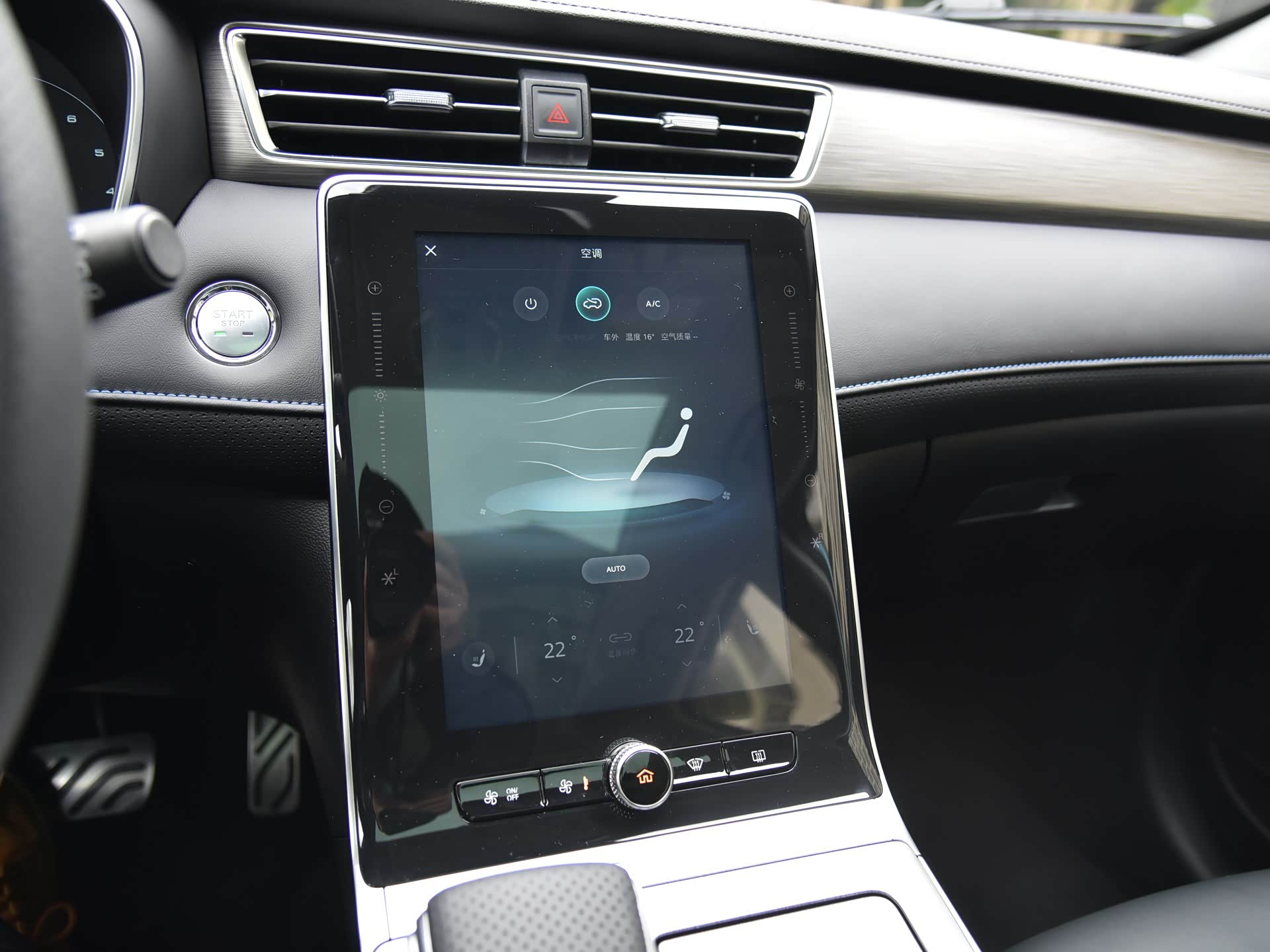 荣威rx5 plus开启预售,全新外观和内饰设计,12.28万元起售!