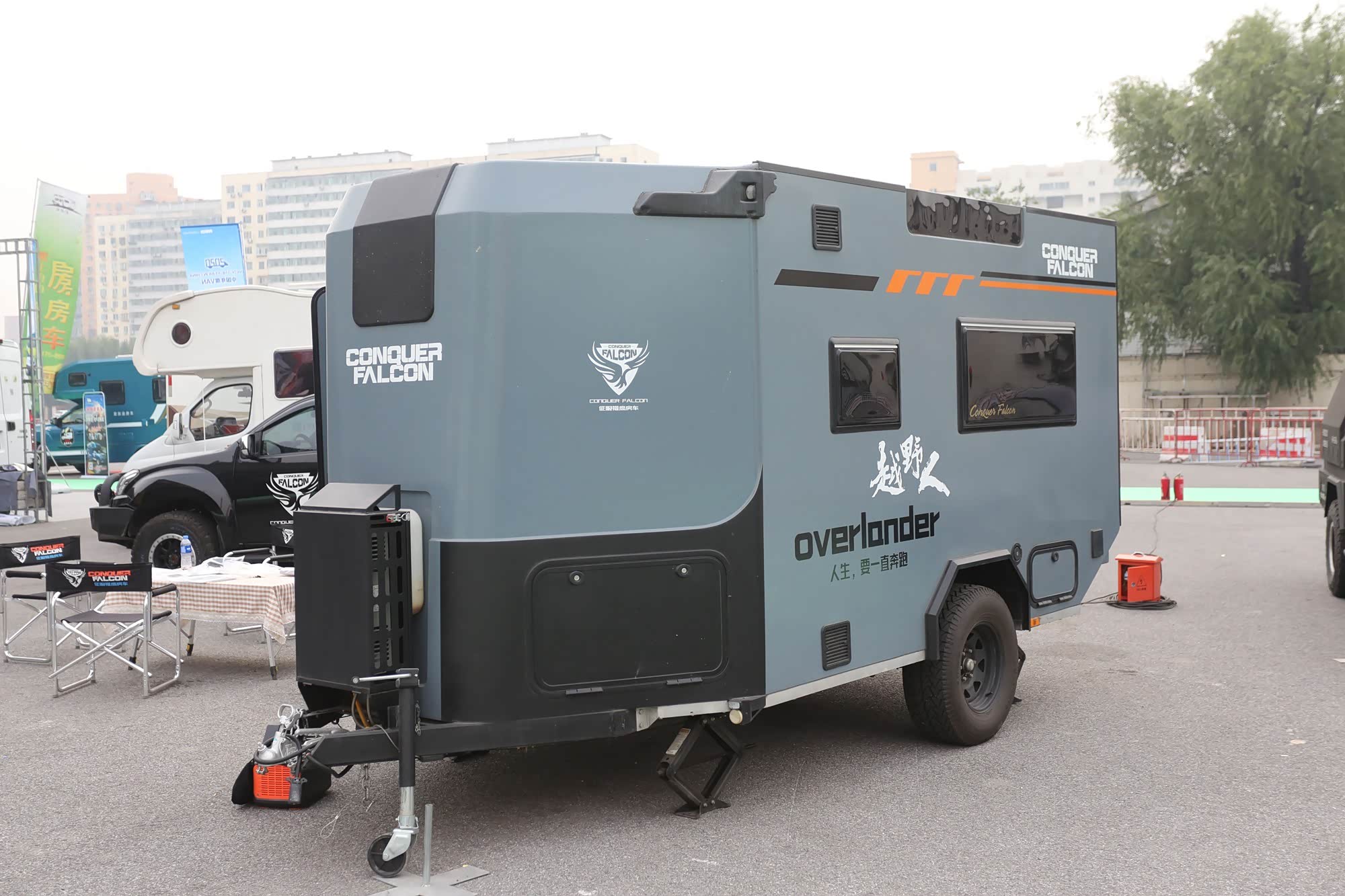 越野车在外住宿的好搭档实拍征服猎鹰越野人拖挂房车