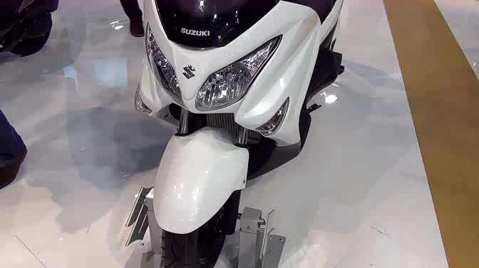 实拍铃木"汉堡人200",abs加持,颜值还不赖!