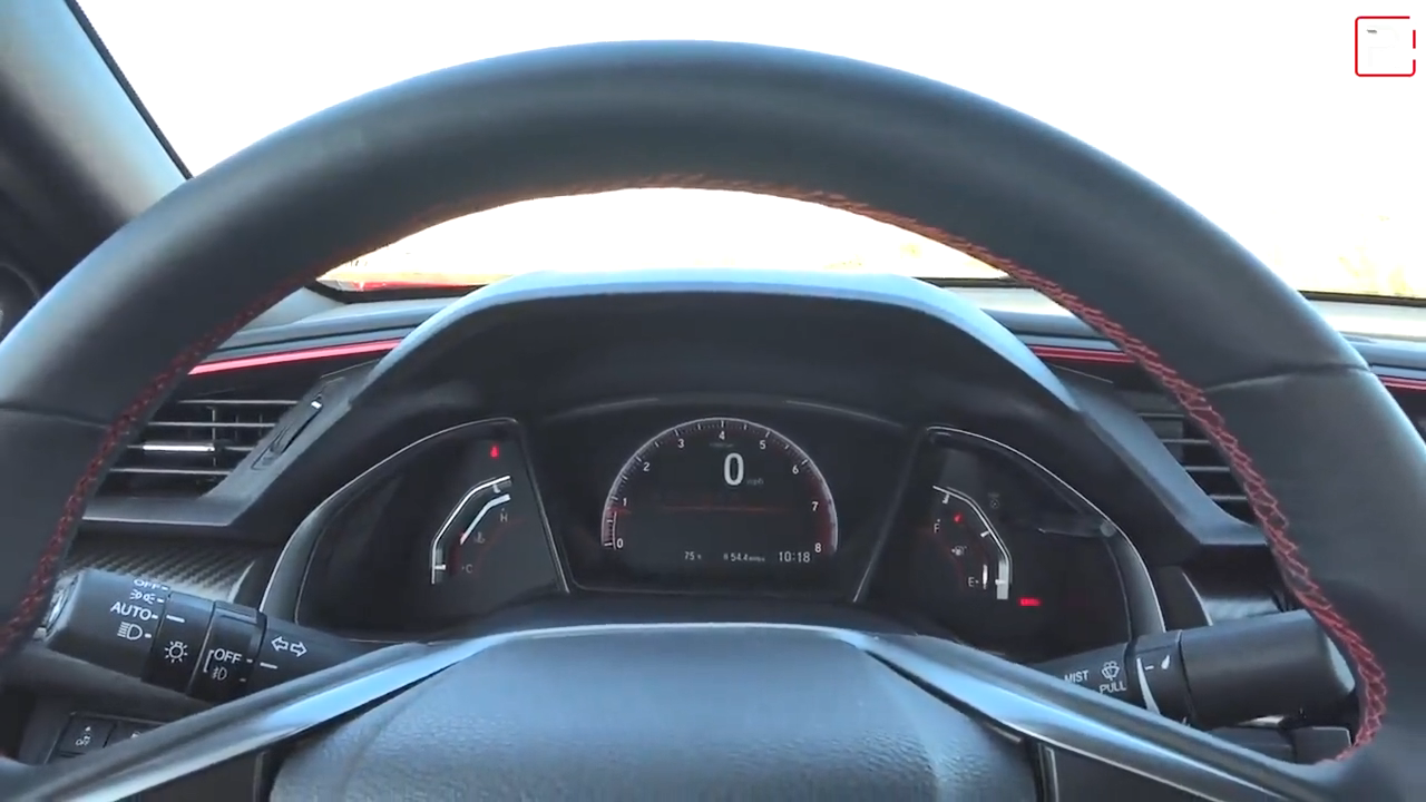 2020款本田思域的液晶仪表盘展示行车信息 !