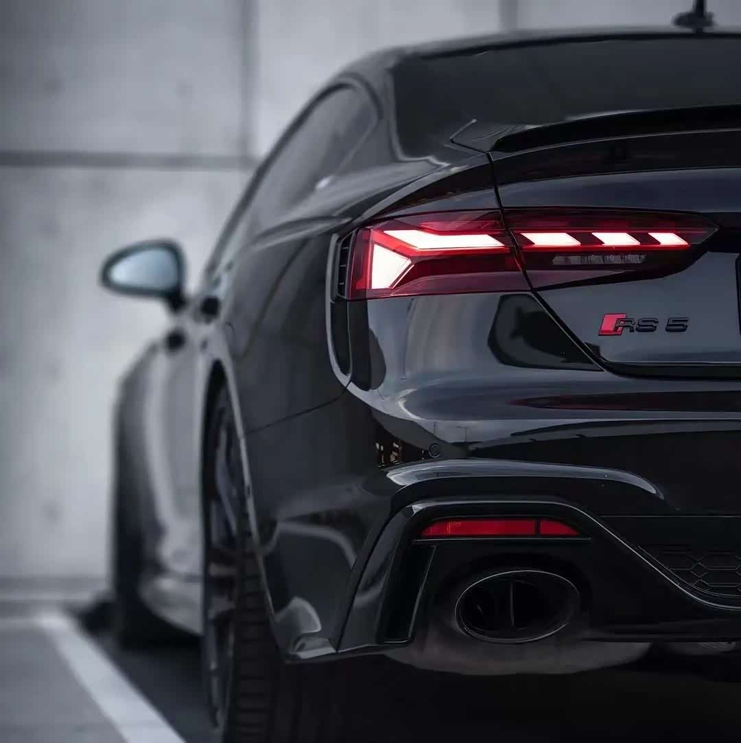 黑武士奥迪rs 5,原厂黑化了解一下!