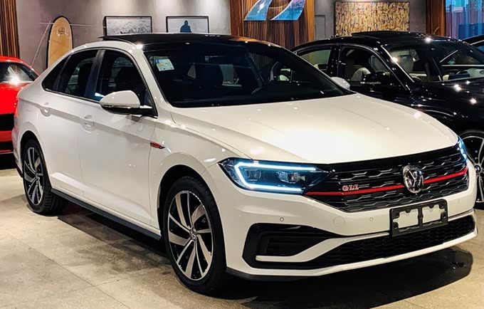 大众速腾gli版本进店实拍 搭2.0t引擎/造型更运动