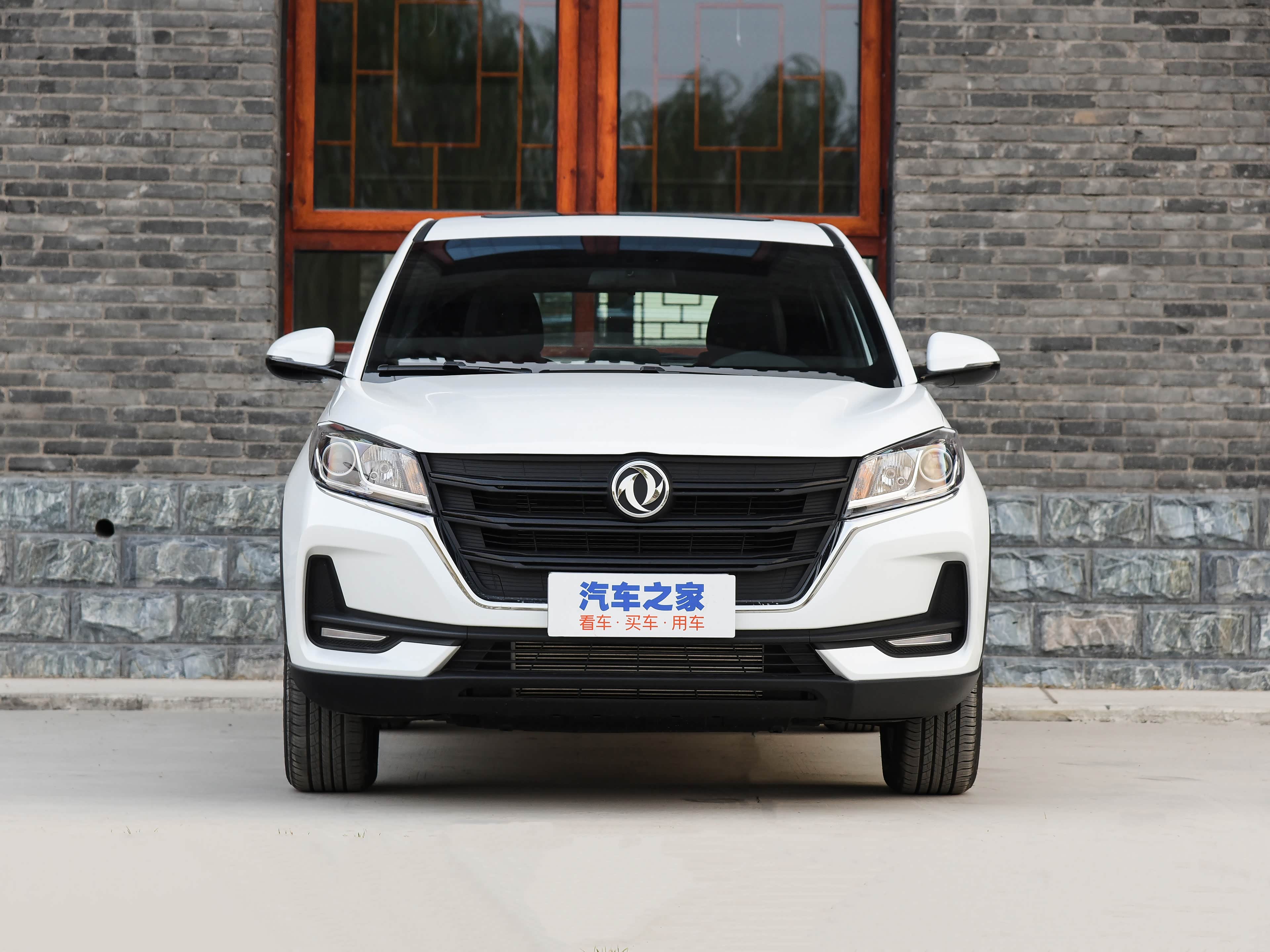 风光500作为东风旗下的一款精品车型,它无论在做工方面还是用料方面都