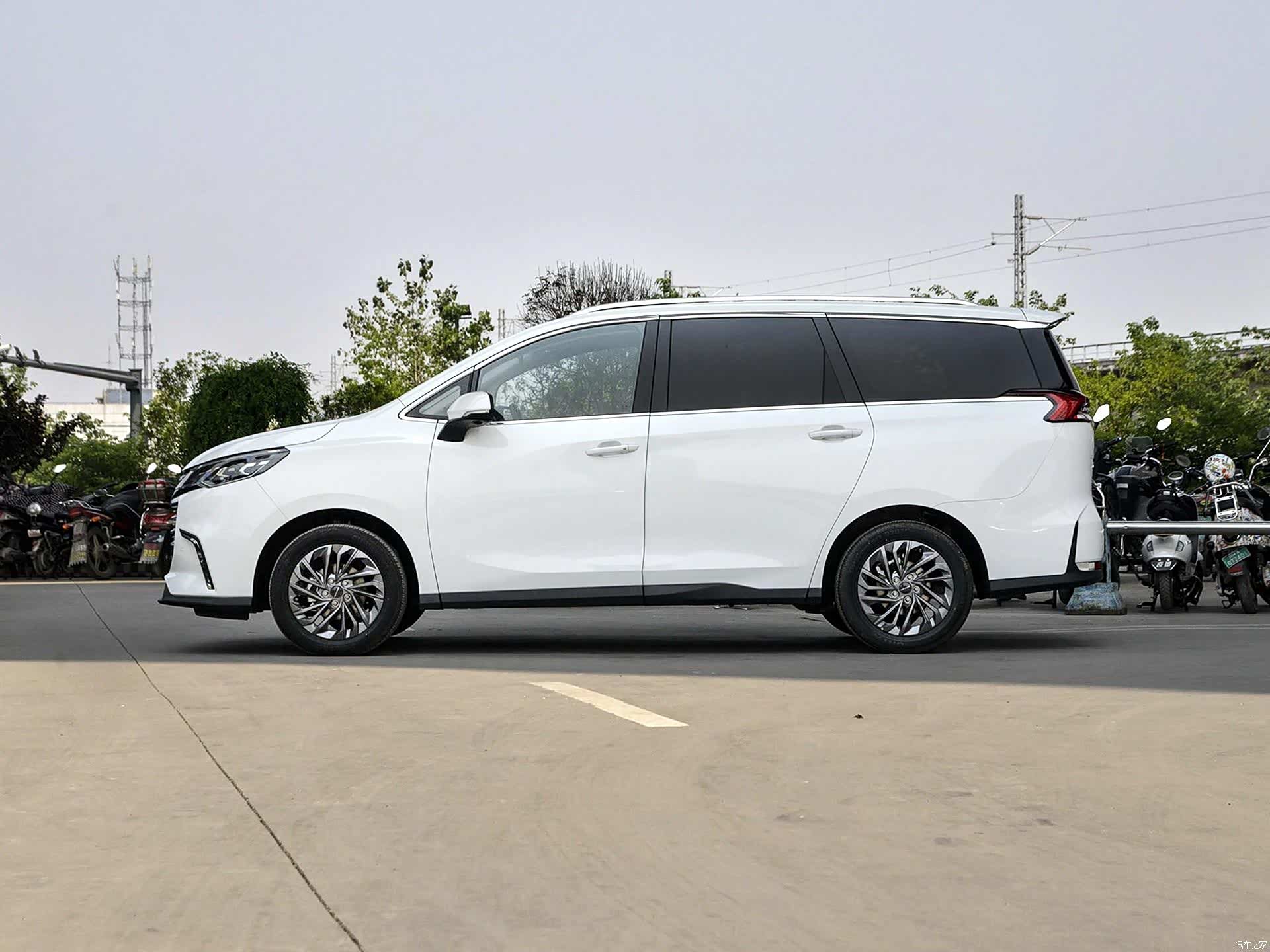 上汽maxus g50最高综合优惠0.8万,如此折扣太给力!