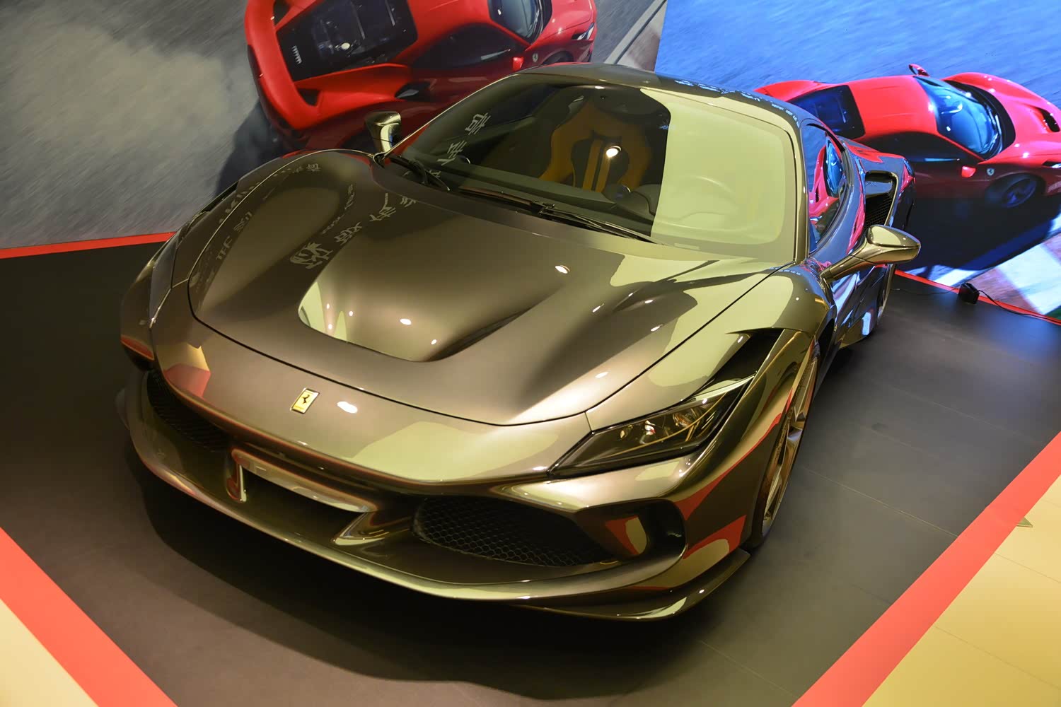 最强继任者到店实拍法拉利f8tributo