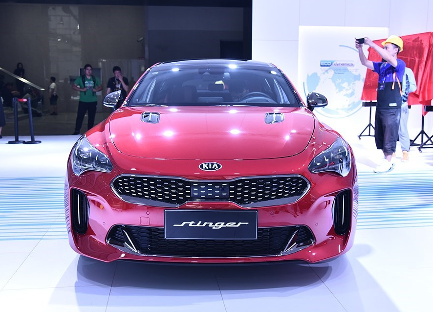 冷门四门轿跑,起亚stinger将换装2.5/3.5t发动机,最高406马力