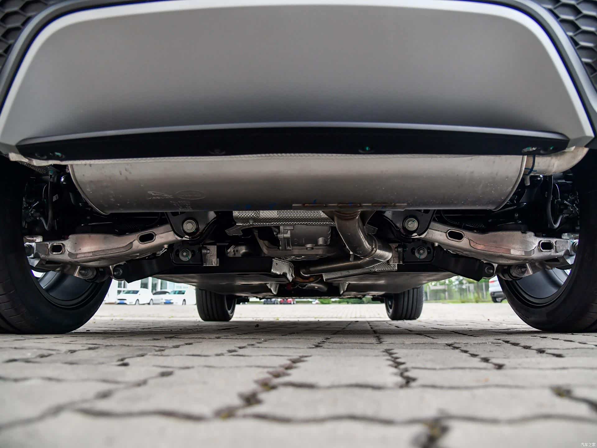 与此同时,优秀的nvh(噪声,振动与声振粗糙度)和底盘调教,使捷豹e-pace